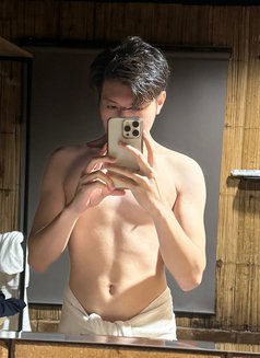 Andrew - Male escort in Bangkok Photo 1 of 4