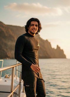 Andrew - Male escort in Dubai Photo 2 of 6