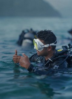 Andrew - Male escort in Dubai Photo 3 of 6