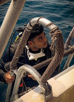 Andrew - Male escort in Dubai Photo 4 of 6