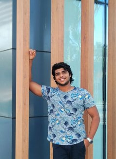 Andrew - Male escort in Sharjah Photo 4 of 4