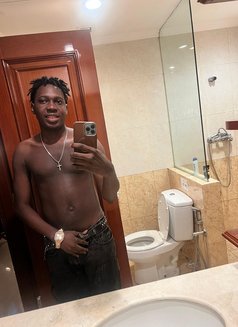 Andrew - Male escort in Jakarta Photo 3 of 5