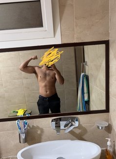 Not looking for Payments - - Acompañantes masculino in Dubai Photo 4 of 6