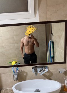 Not looking for Payments - - Acompañantes masculino in Dubai Photo 5 of 6