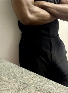 Andrewxxl - Male escort in Doha Photo 1 of 2