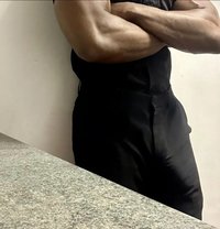 Andrewxxl - Male escort in Doha Photo 1 of 2