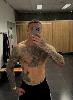 Andrii - Acompañante masculino in Pattaya Photo 2 of 3