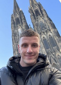 Andrii - Male companion in Phuket Photo 4 of 7