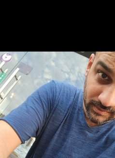 Andy - Male escort in Muscat Photo 1 of 3