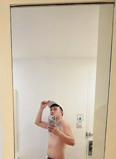 Andy Lee - Male escort in Makati City Photo 3 of 5