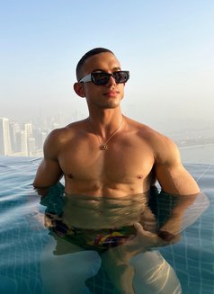 Andyhot03 - Male escort in Dubai Photo 1 of 5