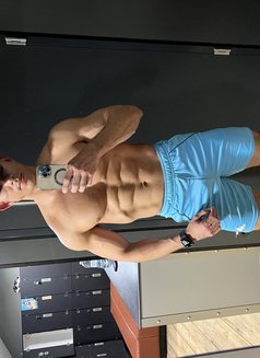 Andyhot03 - Male escort in Dubai Photo 2 of 5