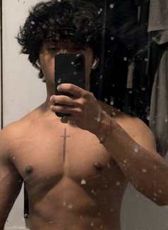 Aneek - Male adult performer in Noida Photo 3 of 4