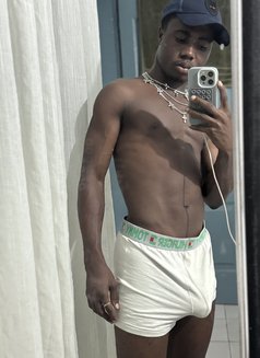 Ange - Male escort in Abidjan Photo 2 of 4