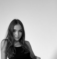 Angel - escort in Bali Photo 5 of 11