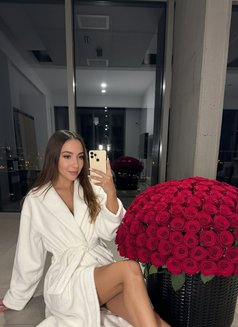 Angel - escort in Bali Photo 3 of 11