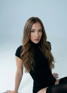 Angel - escort in Bali Photo 4 of 11