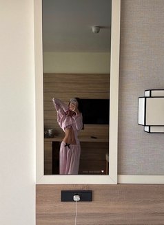 Angel - puta in Dubai Photo 3 of 6