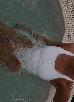 Angel - puta in Dubai Photo 4 of 6