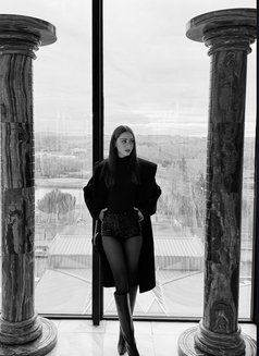 Angel - puta in Dubai Photo 5 of 6