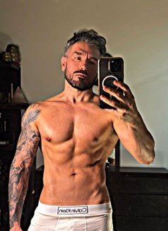 Angel - Male escort in Dubai Photo 4 of 5