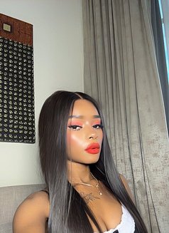 Angel Ebony Petite Escort - puta in Dubai Photo 10 of 10