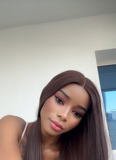 Angel Ebony Petite Escort - puta in Dubai Photo 11 of 11
