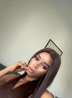 Angel Ebony Petite Escort - puta in Dubai Photo 3 of 8