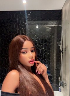 Angel Ebony Petite Escort - puta in Dubai Photo 6 of 9