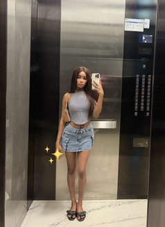 Angel Ebony Petite Escort - puta in Dubai Photo 8 of 9