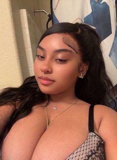 Angel - escort in Zürich Photo 4 of 4