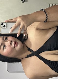 Angel - escort in Manila Photo 2 of 5