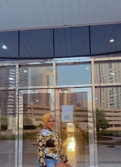 Angel Gold Top Girl - puta in Dubai Photo 3 of 6