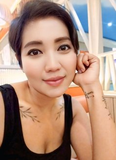 Angel - escort in Bali Photo 4 of 6