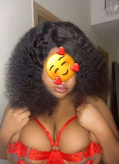 Angel - puta in Dubai Photo 7 of 7