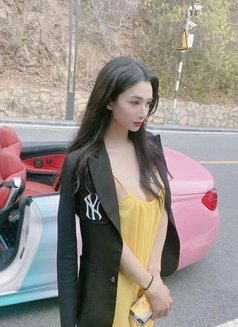 yiyi - Transsexual escort in Shenzhen Photo 4 of 7