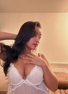 Angela - escort in Doha Photo 1 of 6