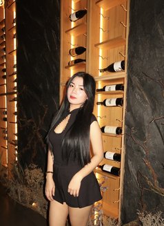 Angela - puta in Dubai Photo 5 of 8
