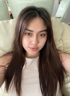 Angela - escort in Manila Photo 3 of 9