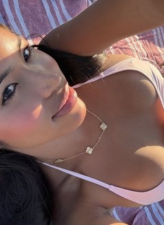Angela - Transsexual escort in Singapore Photo 16 of 18