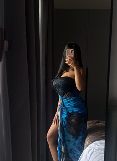 Angela Gfe, Hot Asian - puta in Dubai Photo 5 of 6