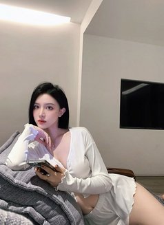 Angelina - escort in Shenzhen Photo 2 of 3