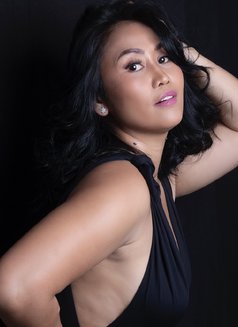 Angelina - escort in Makati City Photo 3 of 11