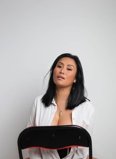 Angelina - escort in Makati City Photo 8 of 11