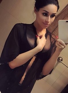 Angelina - puta in Abu Dhabi Photo 3 of 6