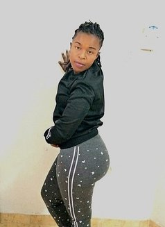 Angelina - puta in Riyadh Photo 3 of 4