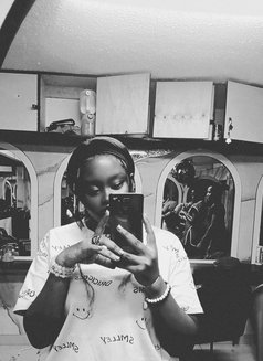 Angelzee - masseuse in Nairobi Photo 1 of 6