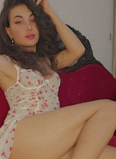 Angi - Transsexual escort in Beirut Photo 6 of 9