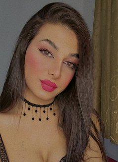 Angi - Transsexual escort in Beirut Photo 13 of 14