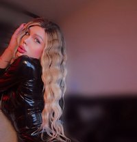 Angie Azzam - Intérprete transexual de adultos in Cairo